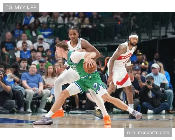 拉塞尔篮下防守主导季后赛，挡拆限制对手内线攻势显著提升