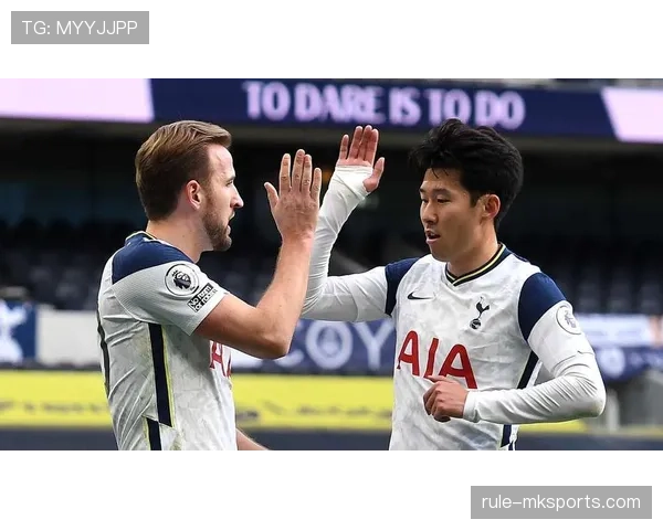 孙兴慜去逛街居然被粉丝认成路人，这日常反差也太大了吧！