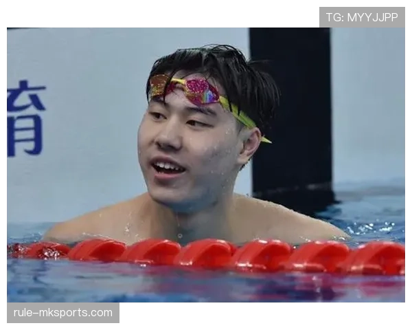 覃海洋家的冰箱里塞满蛋白粉，邻居以为他开健身房